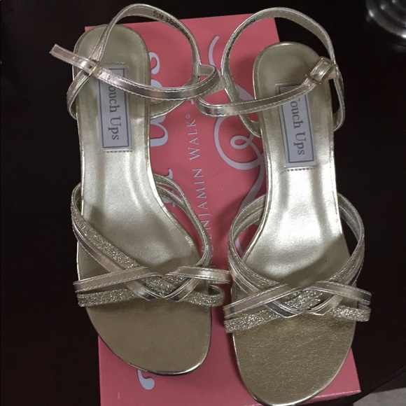 Gold ‘touch ups’ kitten heels - sz 5.5 - Picture 3 of 8